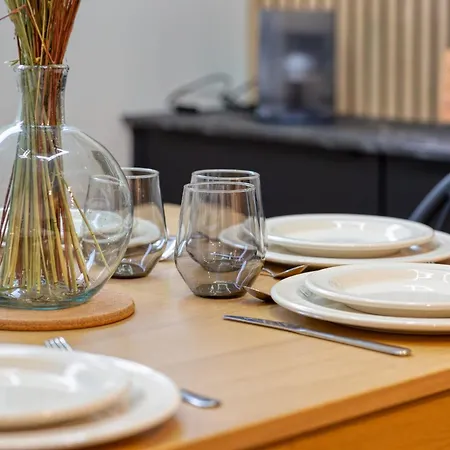 Apartamento Rose Ecrin De Charme Avec Parking Terrasse Privee Et Jardin Partage Grand-Couronne