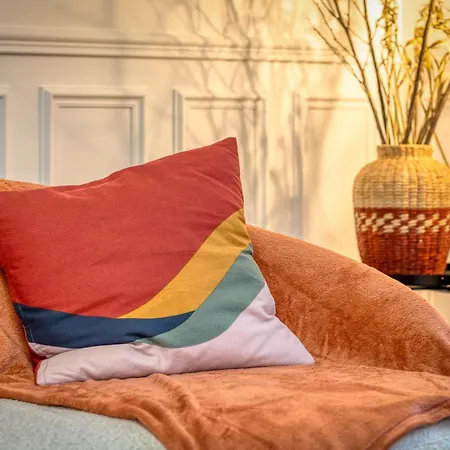 Apartamento Rose Ecrin De Charme Avec Parking Terrasse Privee Et Jardin Partage Grand-Couronne