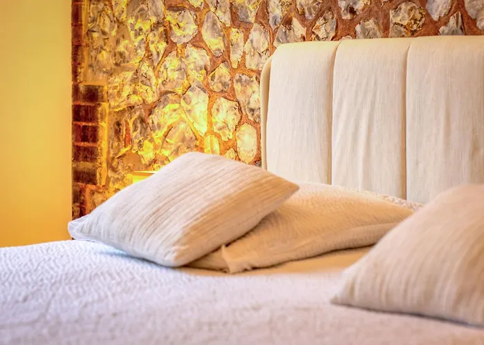 Appartement Rose écrin De Charme Avec Parking Terrasse Privée Et Jardin Partagé Grand-Couronne