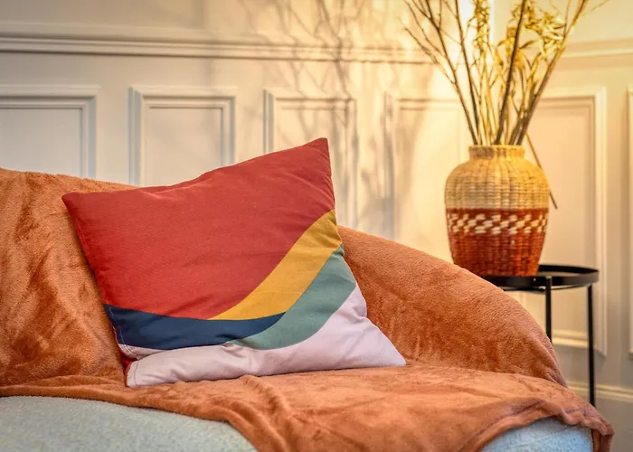 Appartement Rose écrin De Charme Avec Parking Terrasse Privée Et Jardin Partagé Grand-Couronne